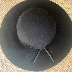 Black sun hat